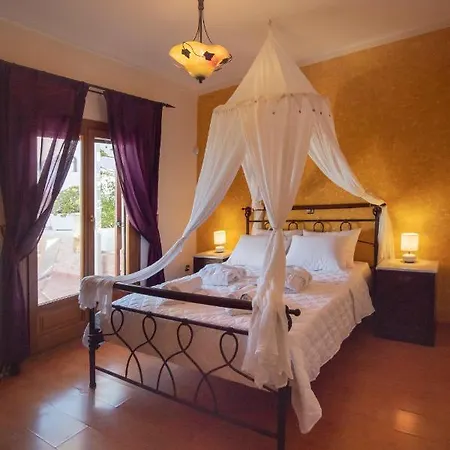 Apartment Helena Santorini- Private Plunge Pool & Bbq
