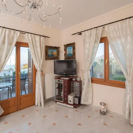 Apartment Helena Santorini- Private Plunge Pool & Bbq *