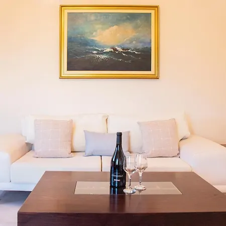 Helena Santorini- Private Plunge Pool & Bbq Apartment *